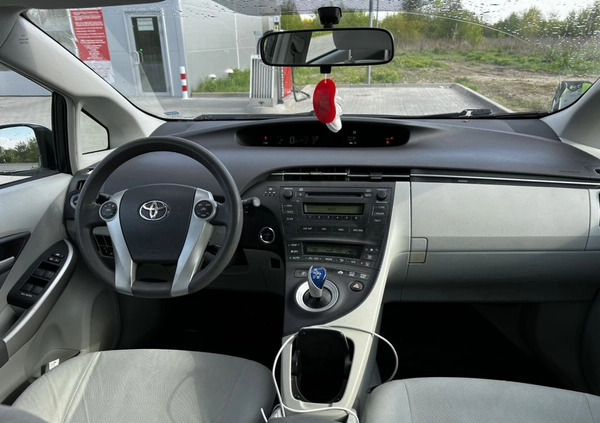 Toyota Prius cena 35000 przebieg: 340000, rok produkcji 2010 z Wołomin małe 56